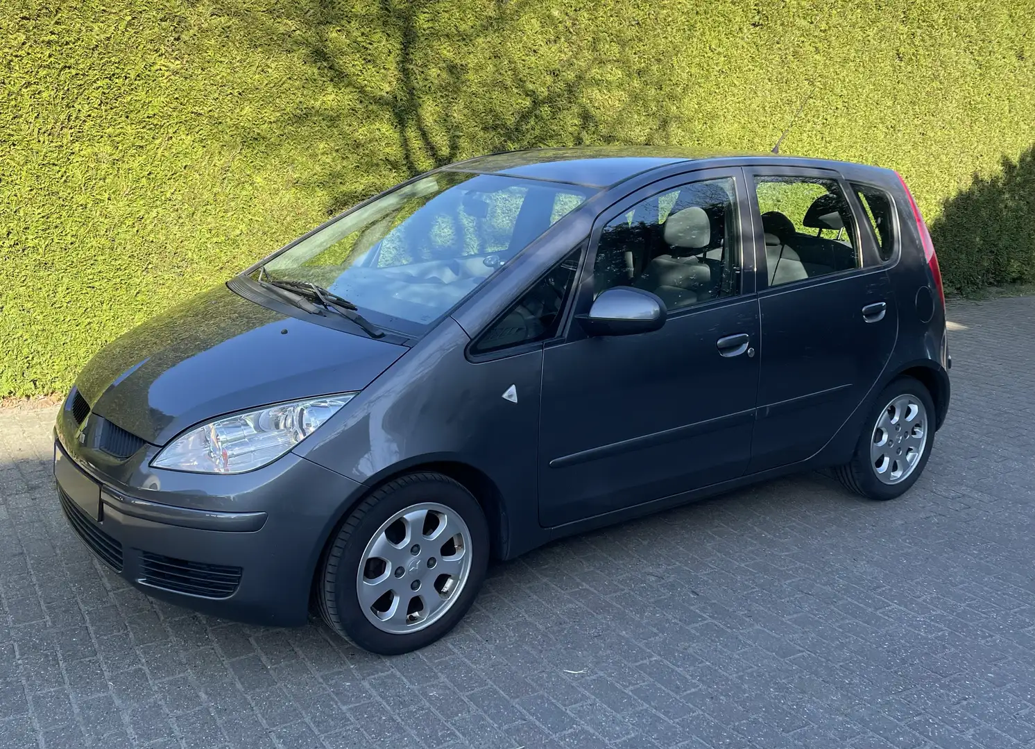 Mitsubishi Colt Colt 1.3 Invite Grijs - 1