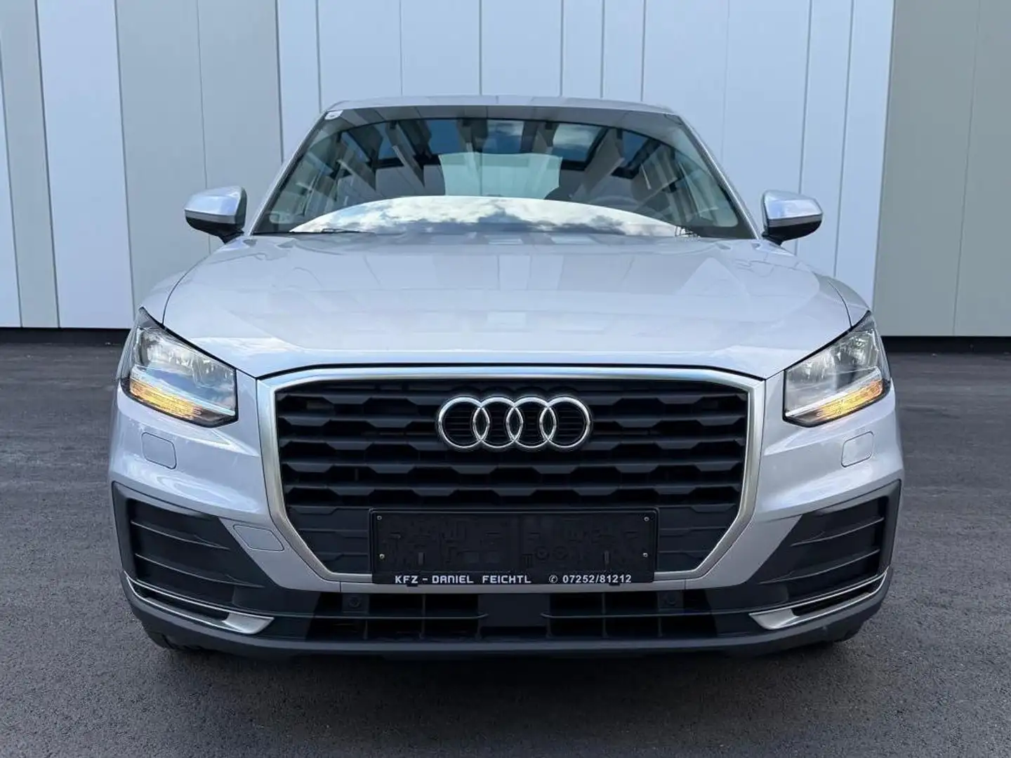 Audi Q2 basis ultra Grau - 1