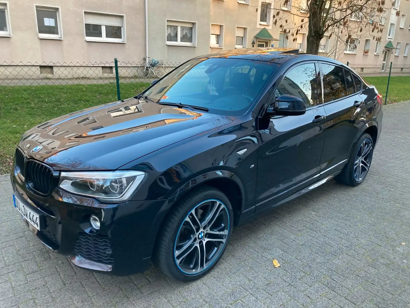 BMW X4 xDrive 20 d M Sport Pano*Leder*CAM*HEADUP*NAV Noir - 1