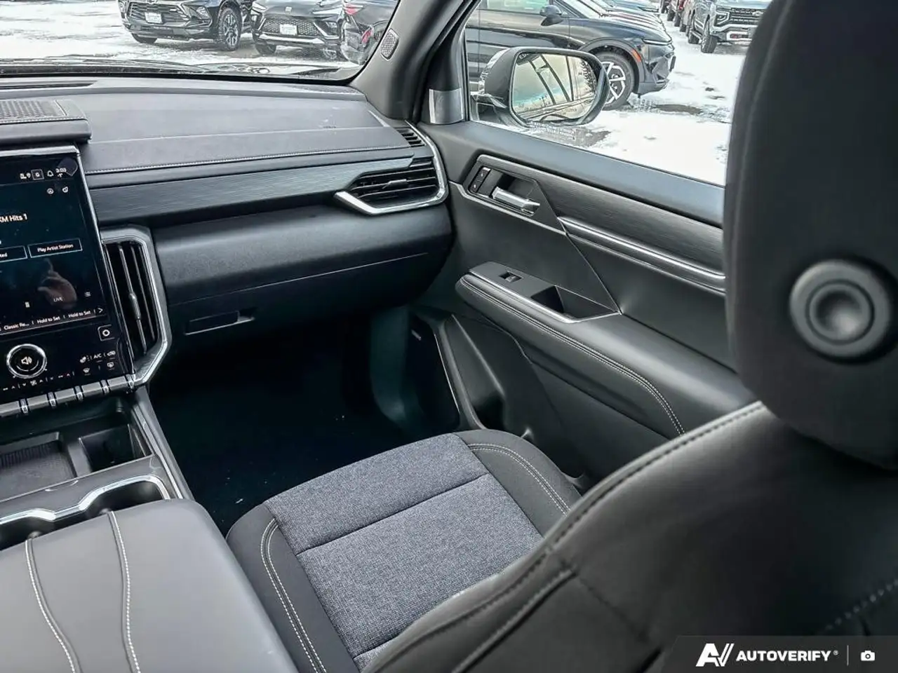 GMC Acadia снимка GMC Acadia