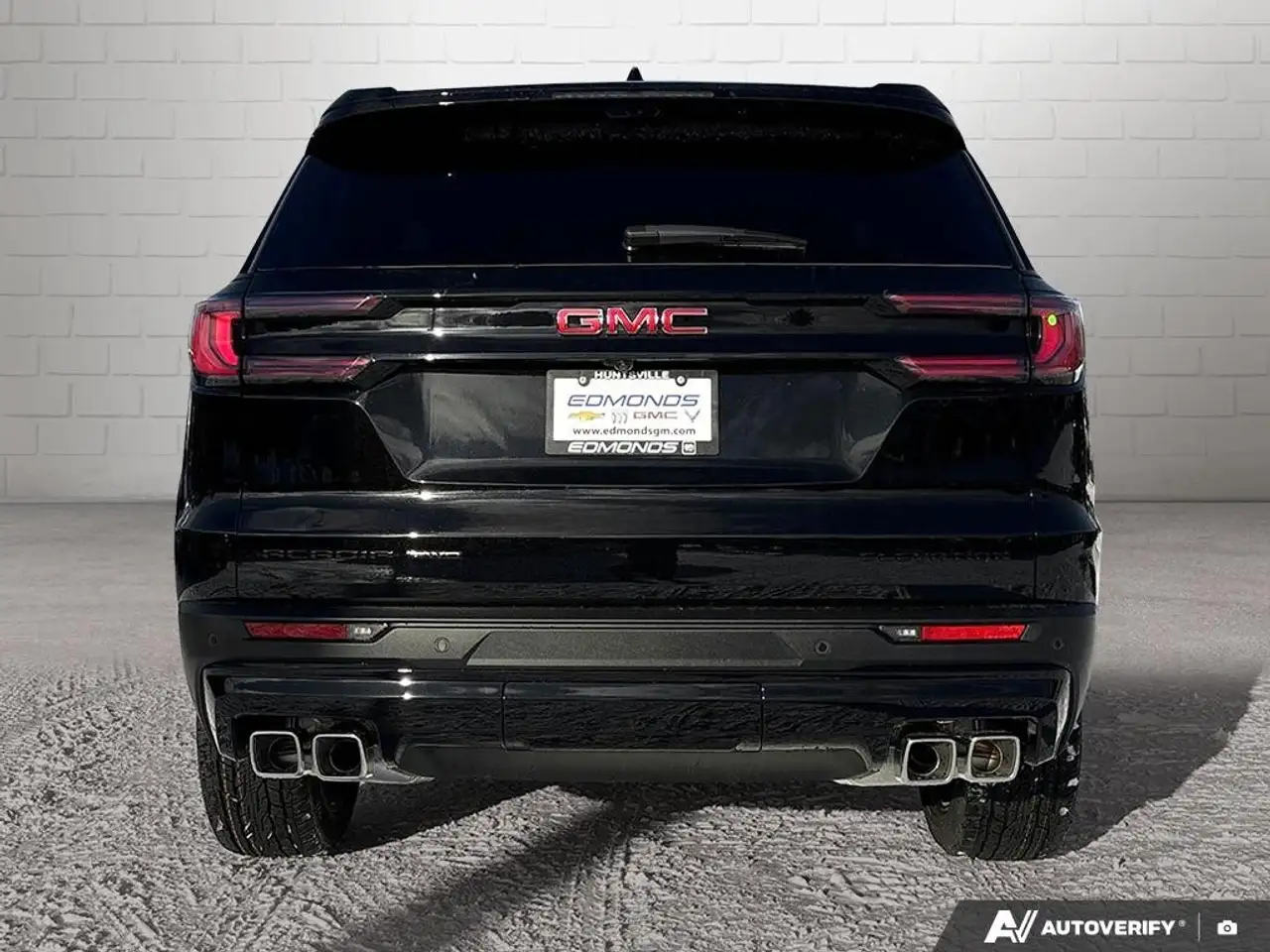 GMC Acadia снимка GMC Acadia