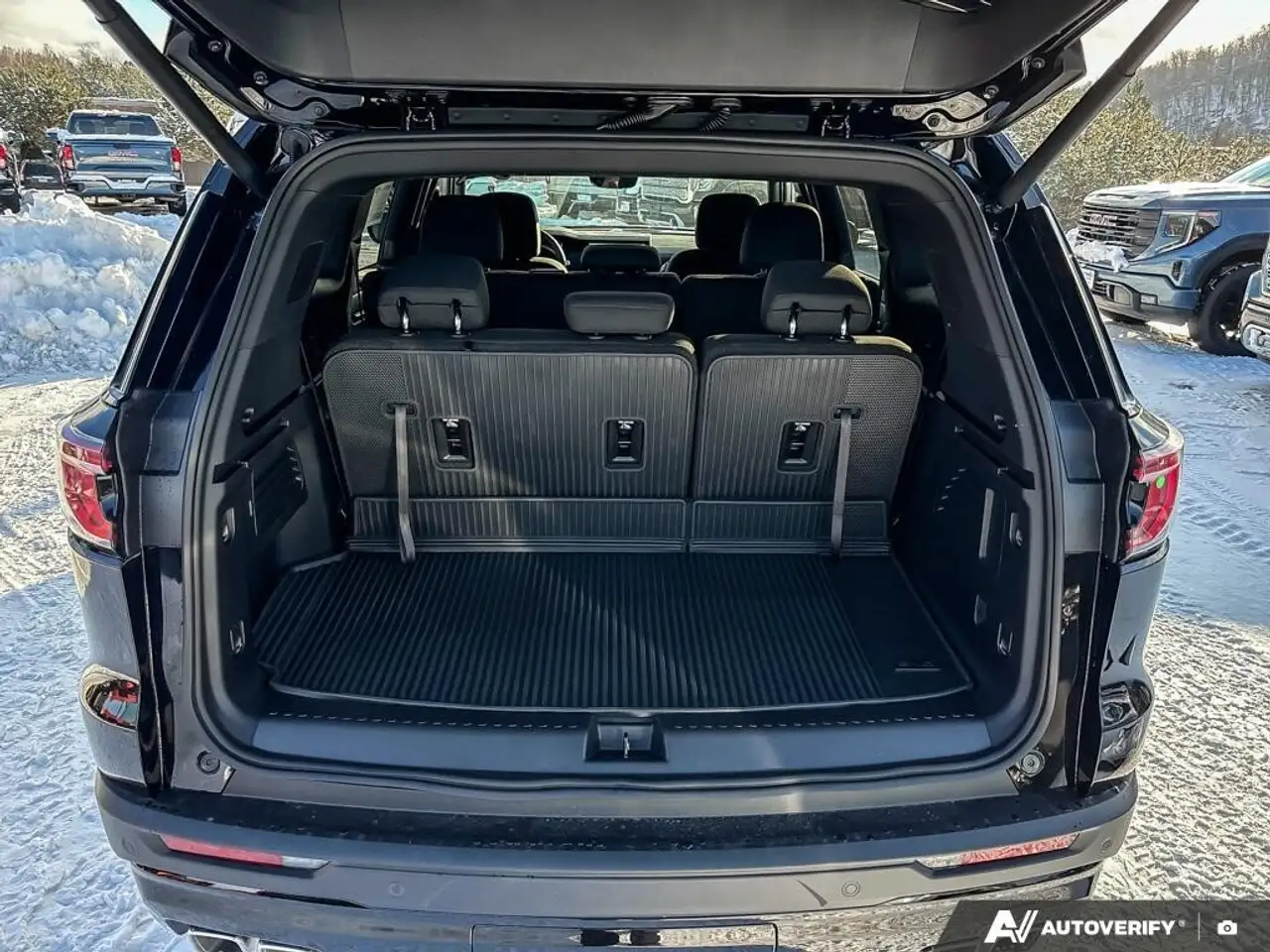 GMC Acadia снимка GMC Acadia