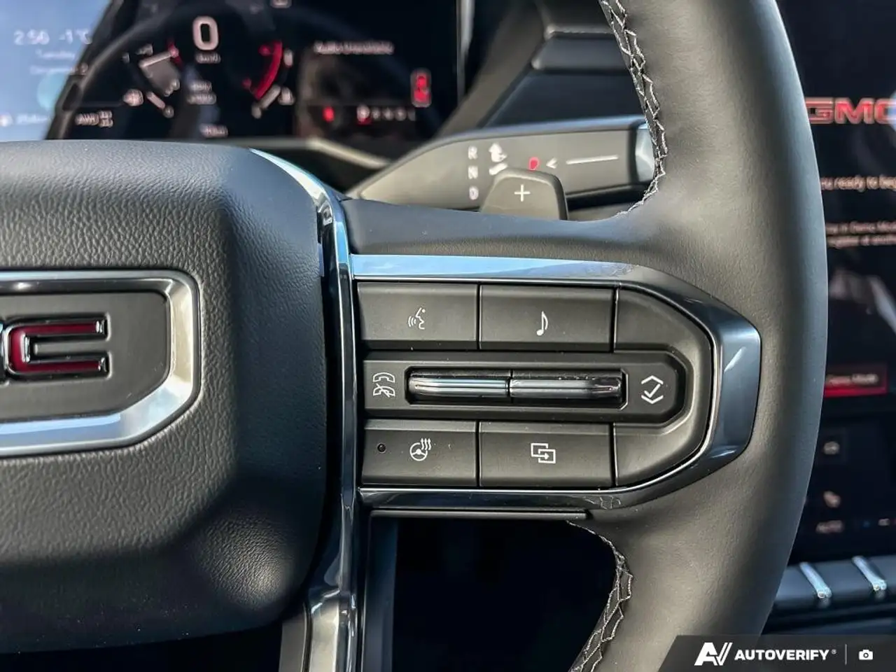 GMC Acadia снимка GMC Acadia