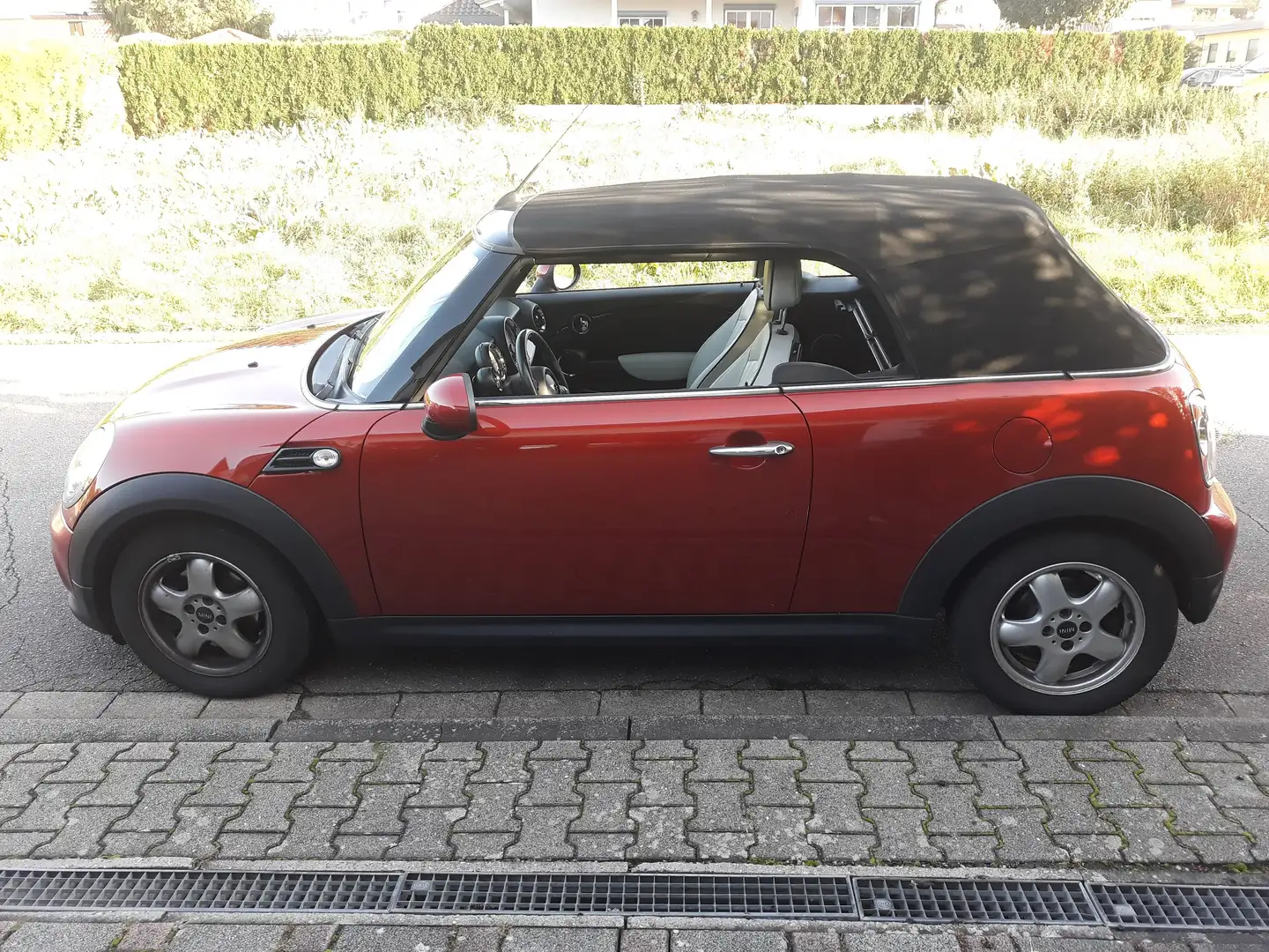 MINI Cooper D Cabrio Mini Cooper D Cabrio Orange - 2