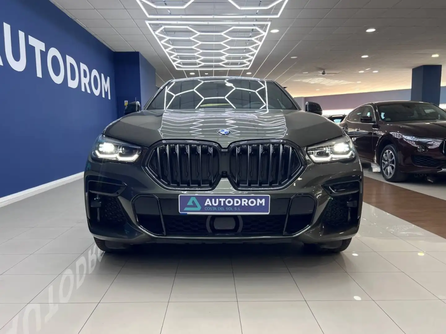 BMW X6 xDrive 40iA Grau - 2