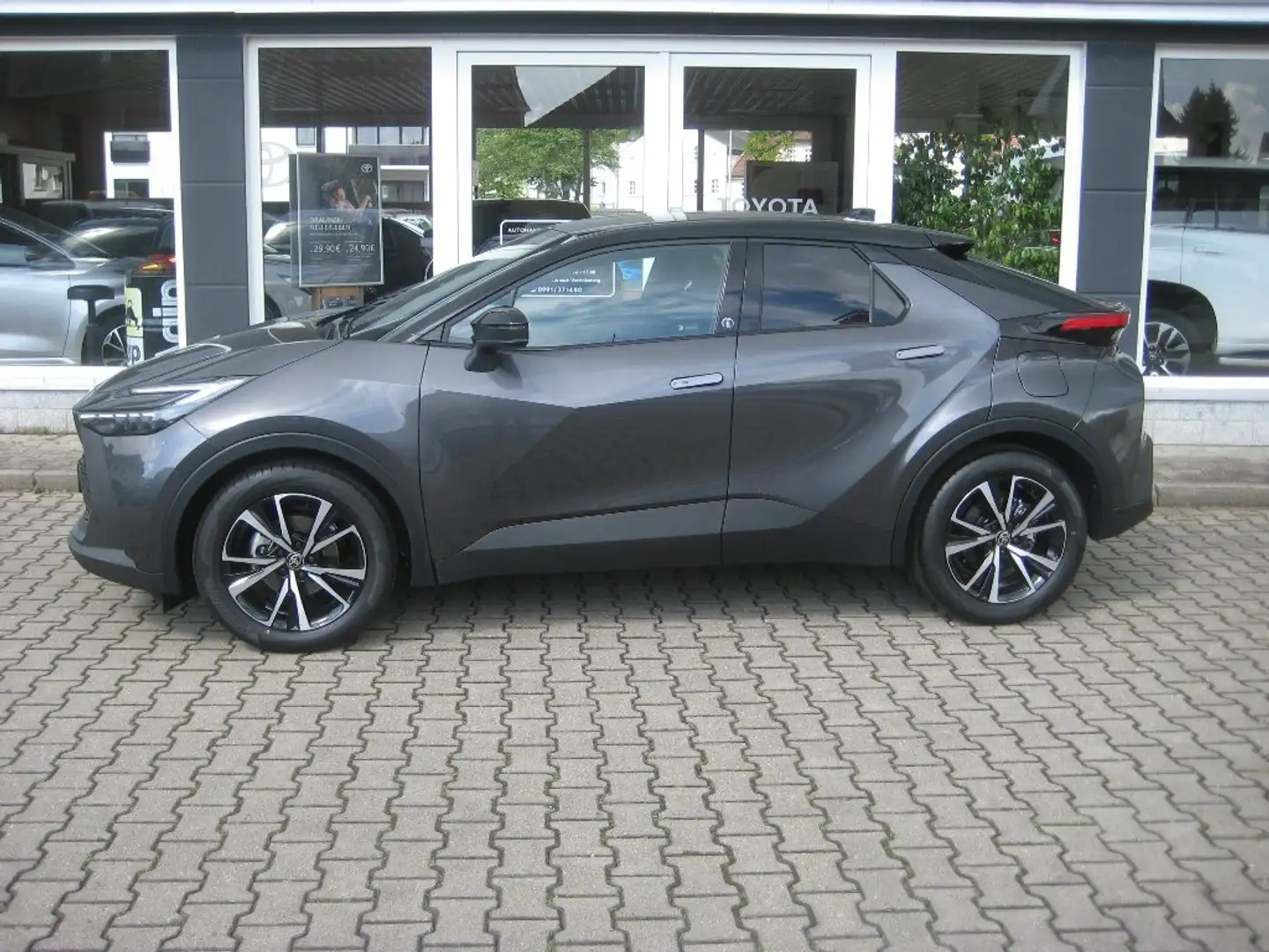 Toyota C-HR 2.0 Hybrid Team Deutschland Technik-Paket Grau - 2