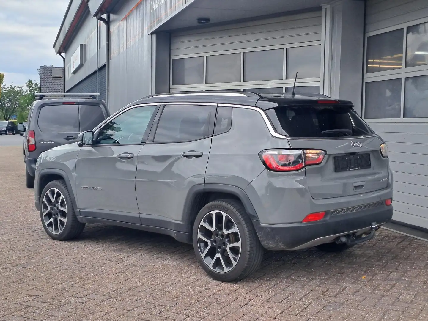 Jeep Compass 1.3T Limited, Navigatie, Camera, Stoel/Stuur Verwa Grijs - 2