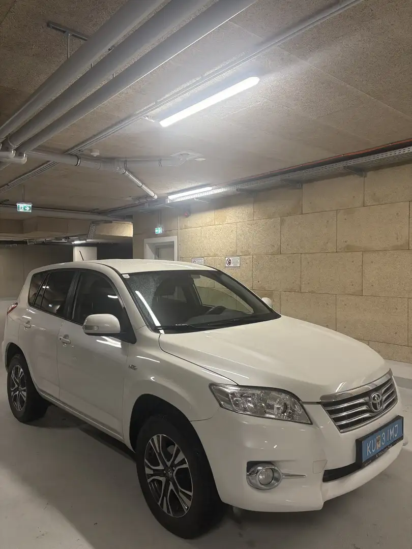 Toyota RAV 4 RAV4 2,2 D-4D 150 D-CAT 4WD Executive Aut. - 2