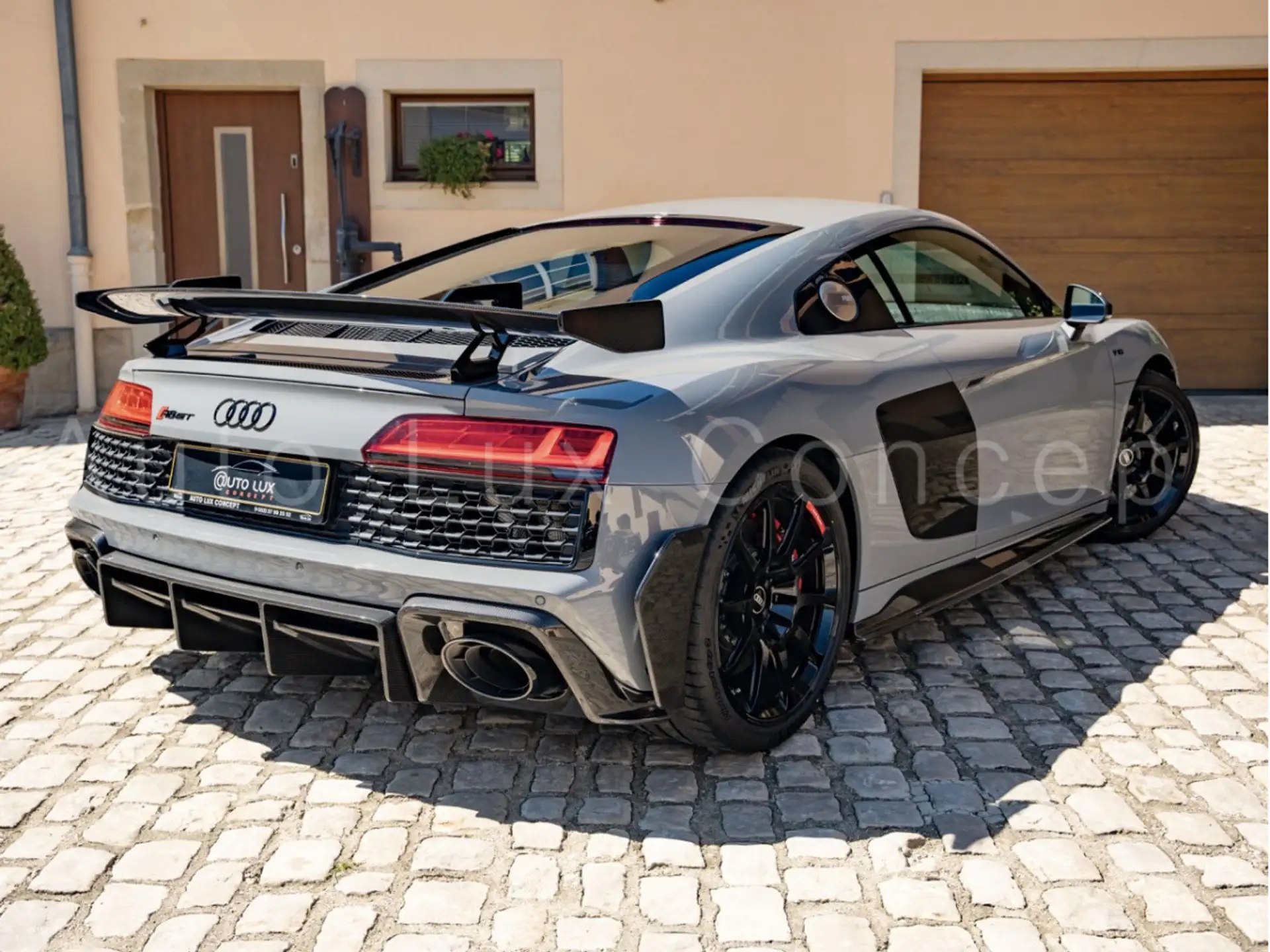 아우디 R8 V10 5.2 FSI 2023 화이트 사진 3