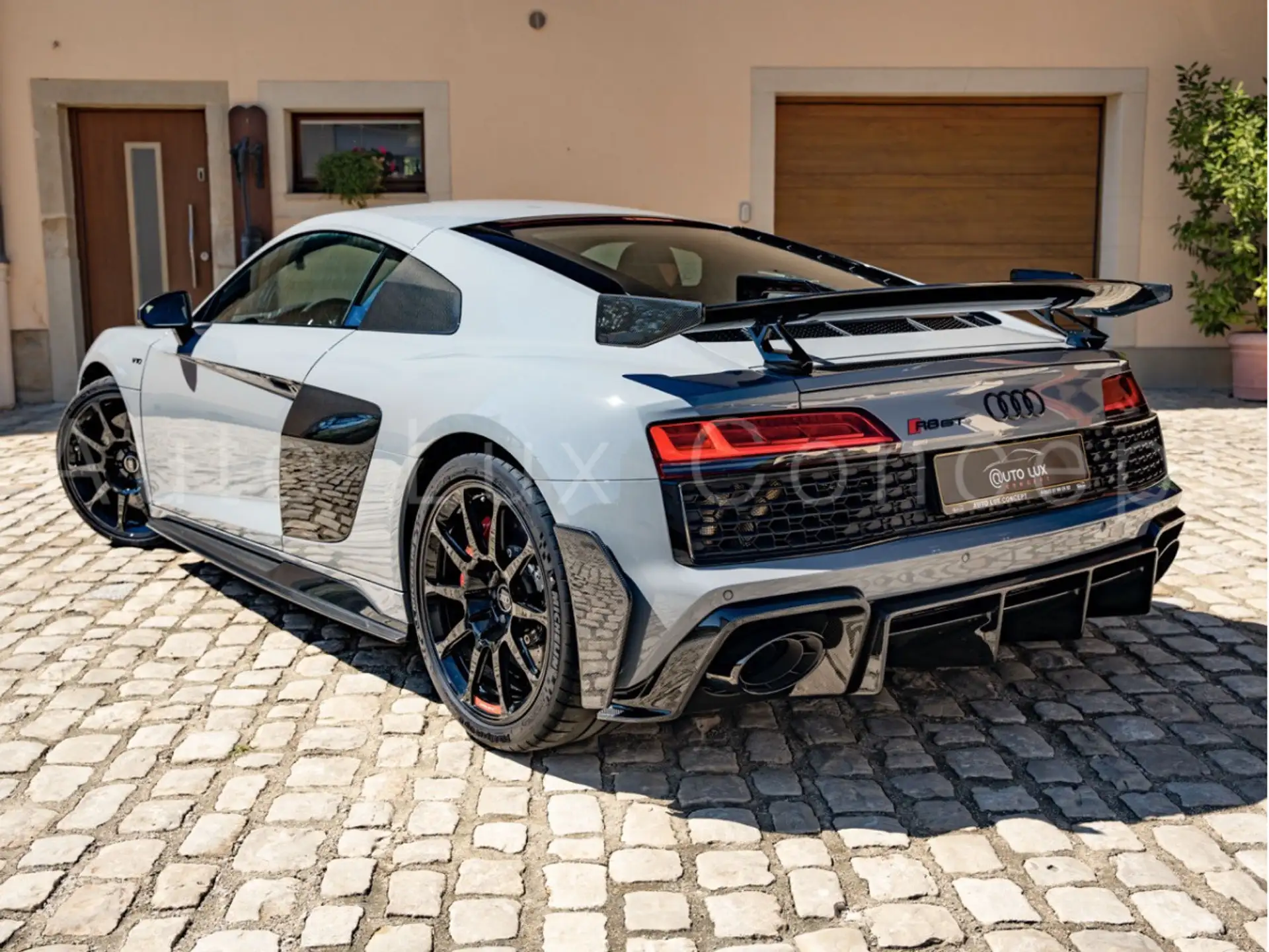 아우디 R8 V10 5.2 FSI 2023 화이트 사진 4