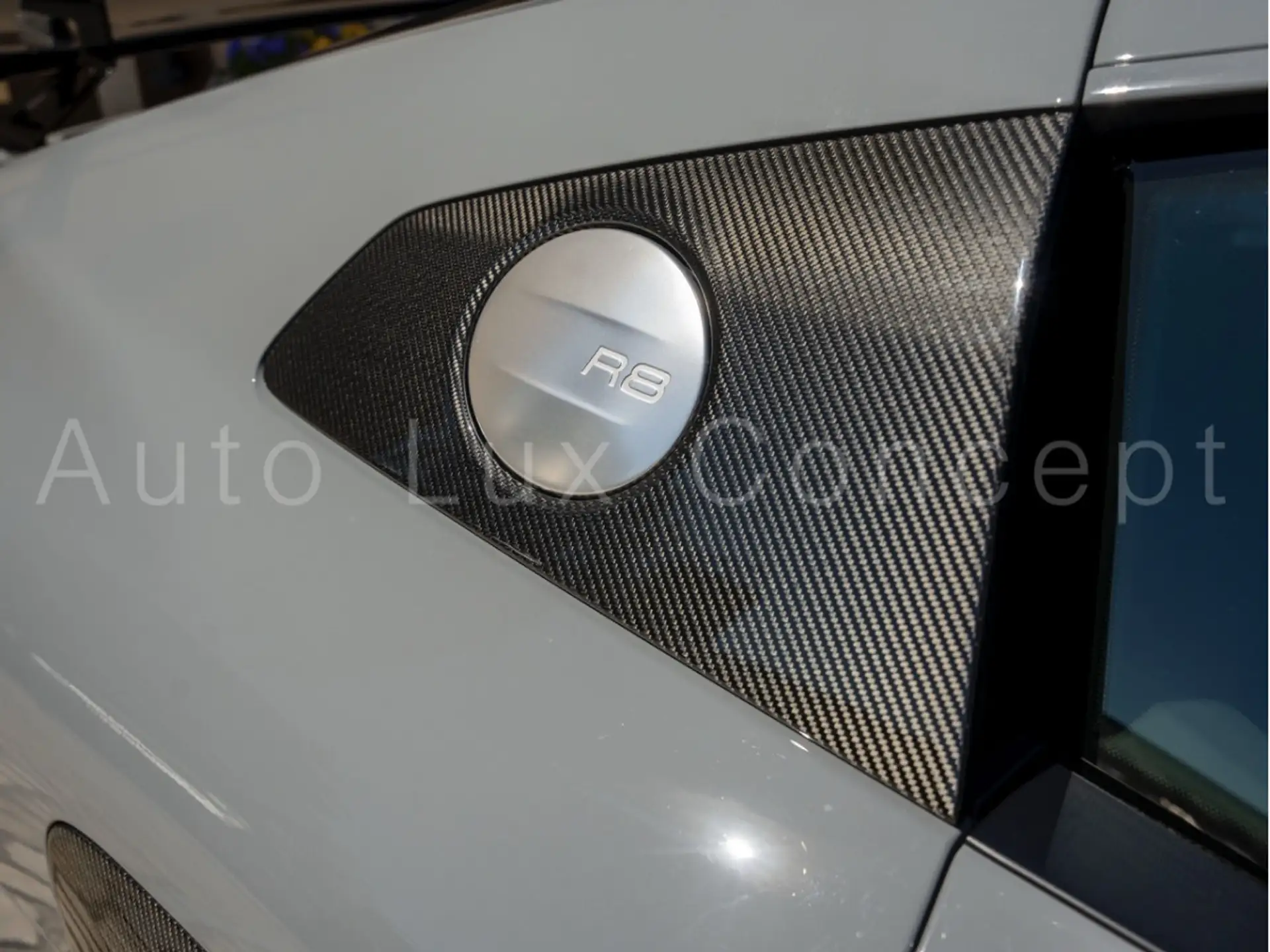 아우디 R8 V10 5.2 FSI 2023 화이트 사진 8