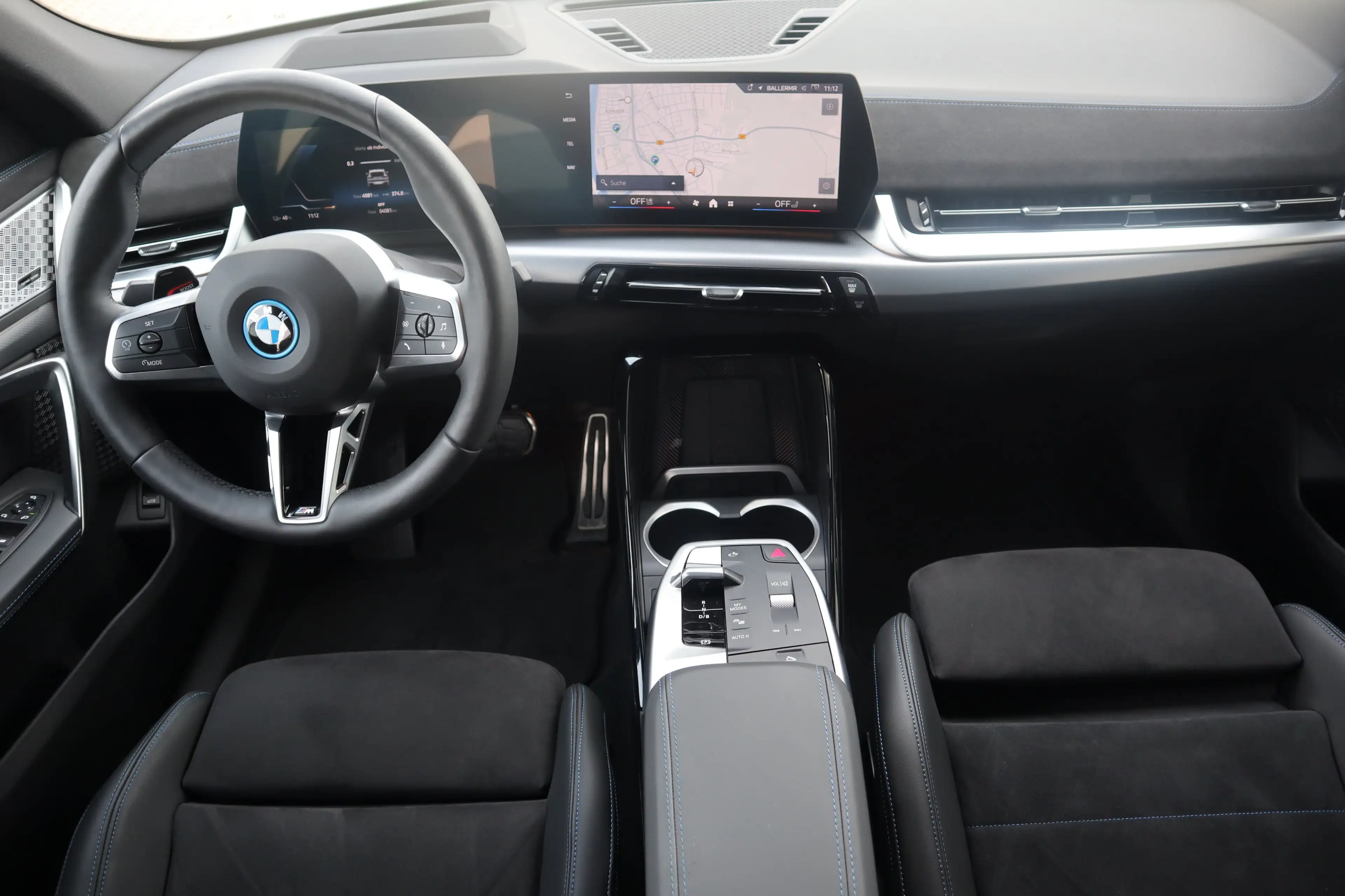 BMW iX2 eDrive20 — photo 7