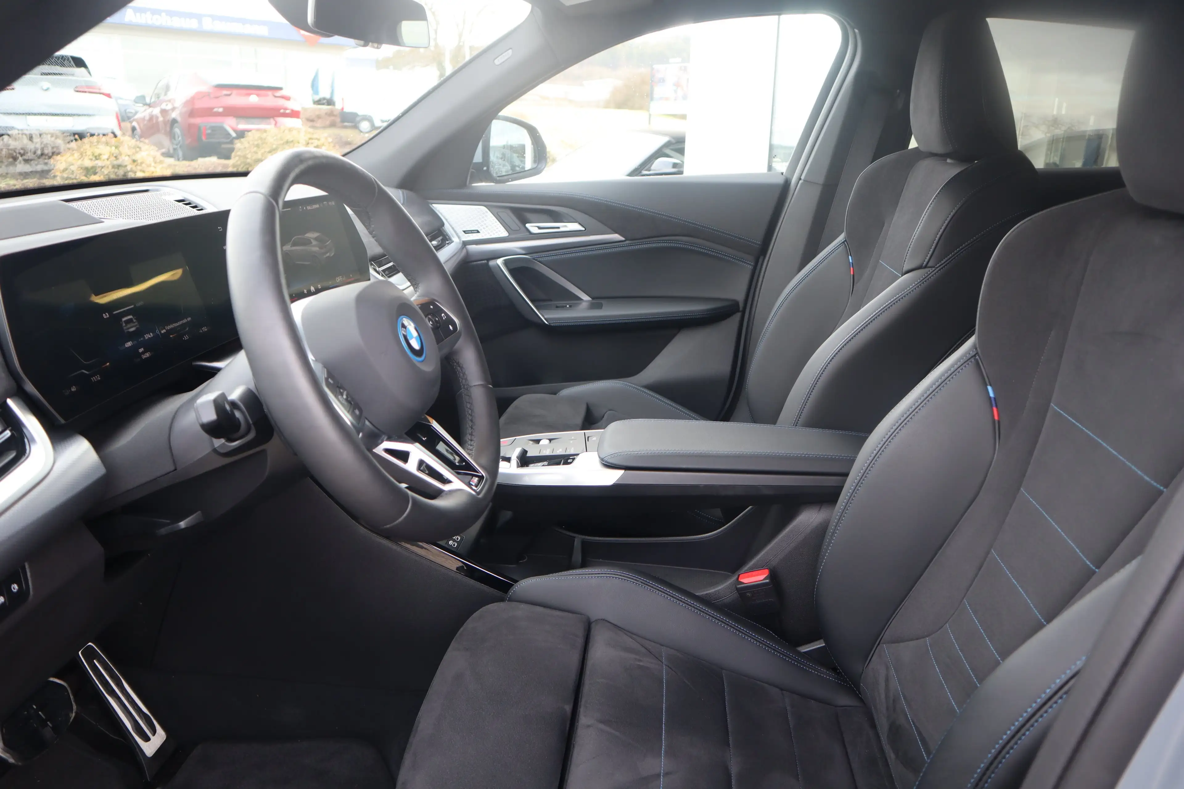 BMW iX2 eDrive20 — photo 5