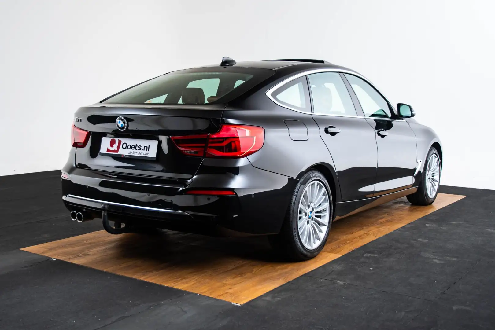 BMW 320 3-serie Gran Turismo 320i High Executive Luxury Li Zwart - 2