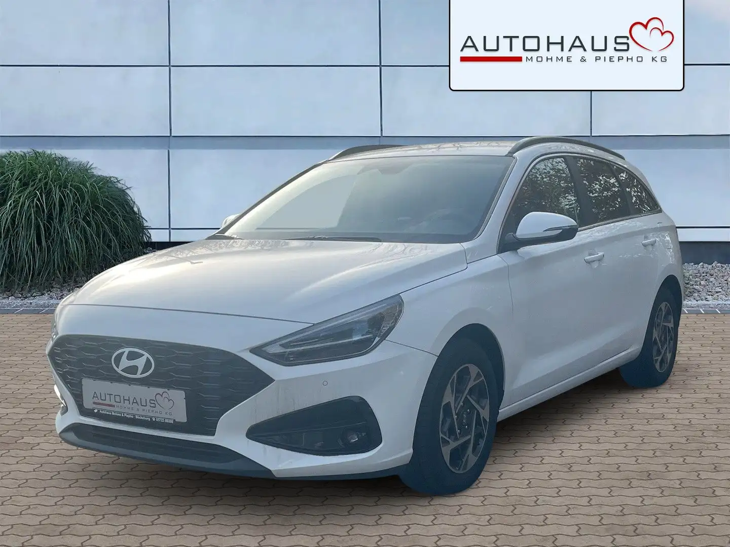 Hyundai i30 1.0 T-GDI Style *NAVI*SITZHEIZUNG* Weiß - 2
