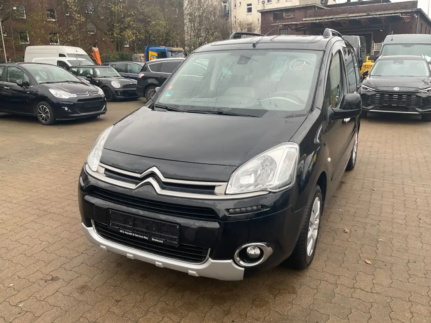 Citroen Berlingo Kombi Selection TÜV 07.2027 Schwarz - 2