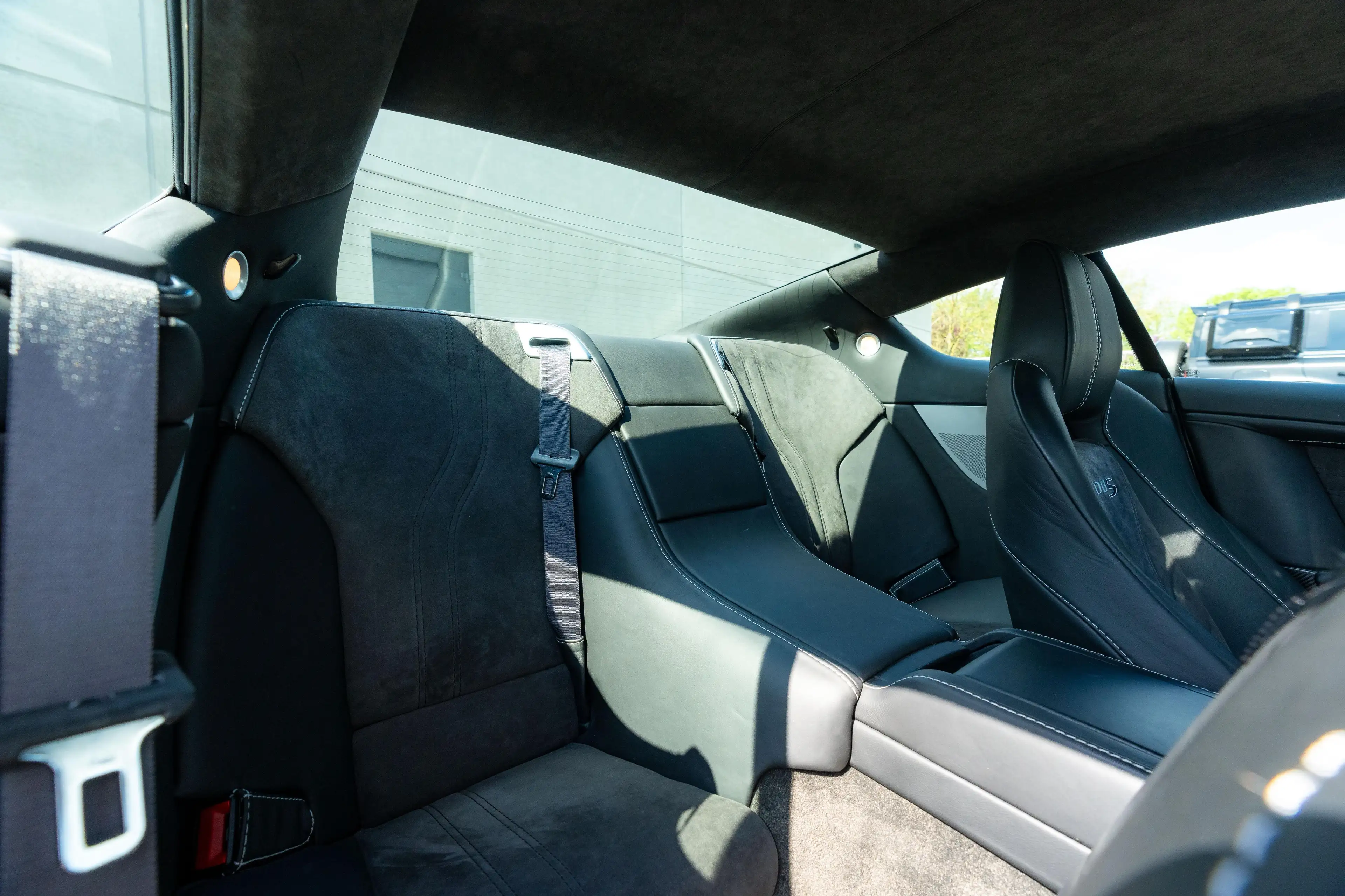 Aston Martin DBS DBS 5.9i V12 / MANUAL / CARBON — photo 14