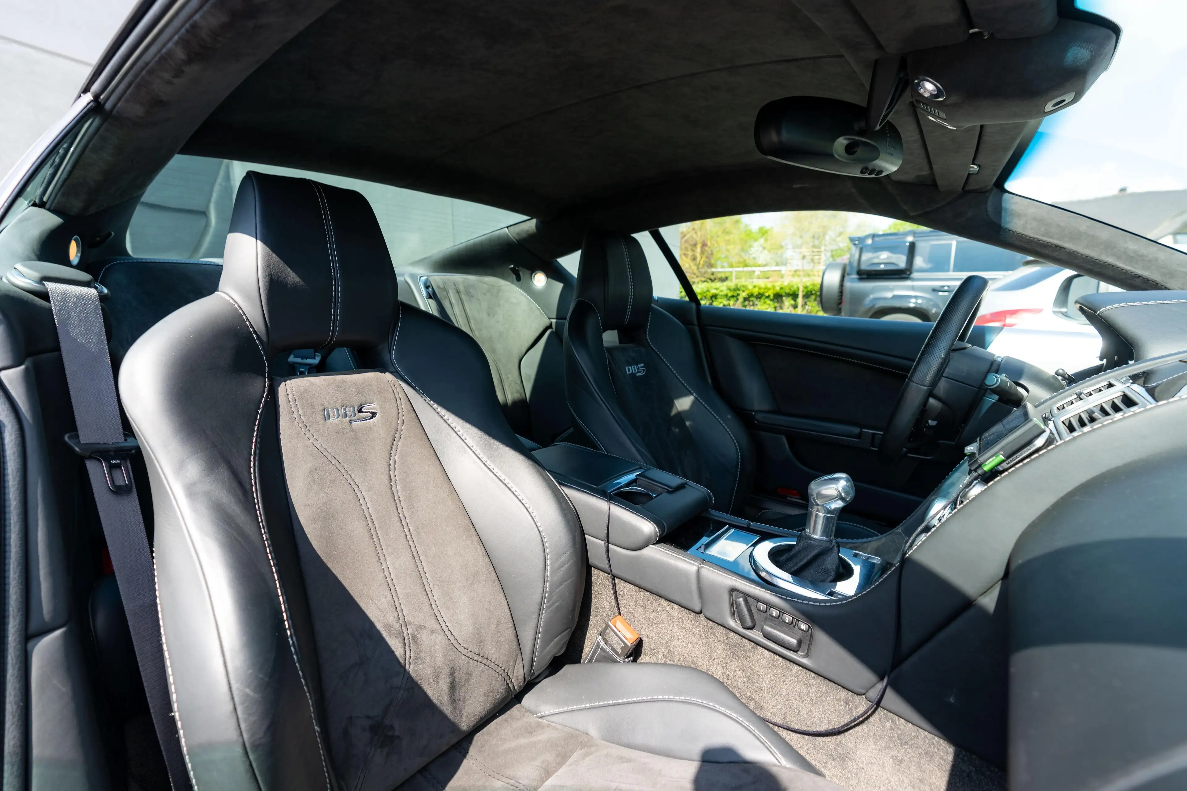 Aston Martin DBS DBS 5.9i V12 / MANUAL / CARBON — photo 13