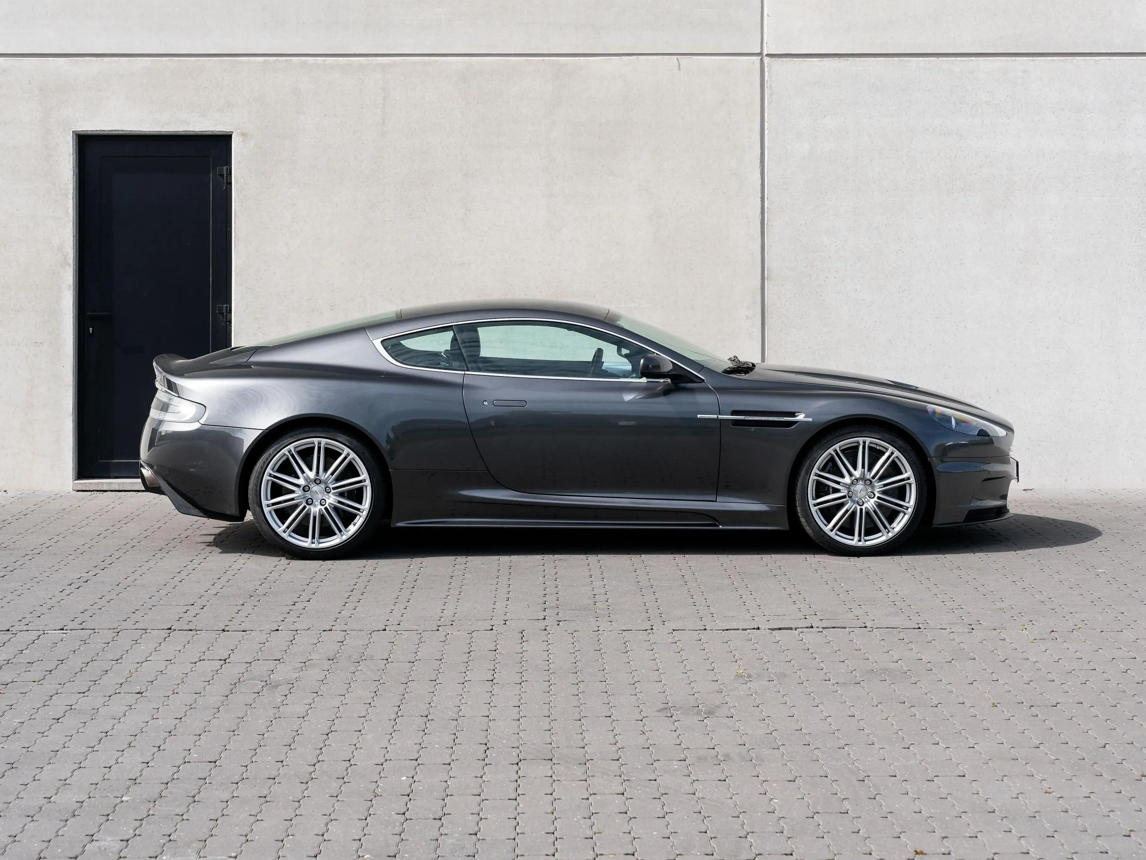 Aston Martin DBS DBS 5.9i V12 / MANUAL / CARBON — photo 9