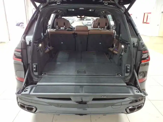 BMW X7 view 15