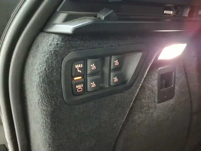 BMW X7 view 16
