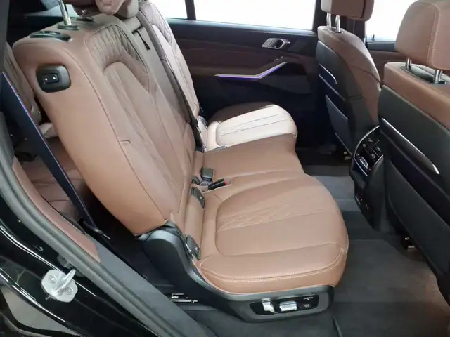 BMW X7 view 14