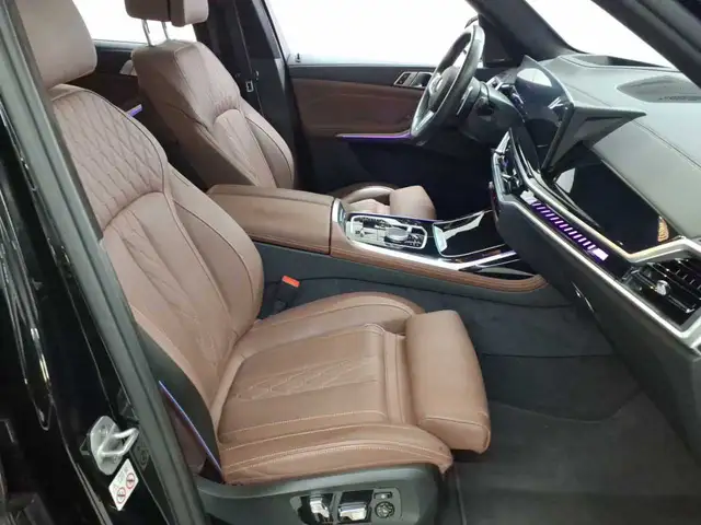 BMW X7 view 8