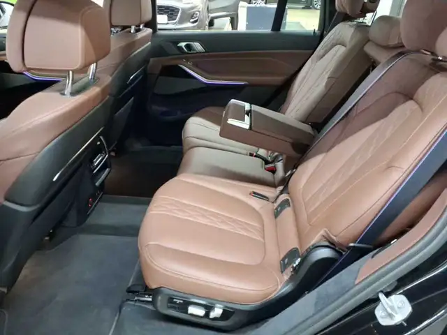 BMW X7 view 13