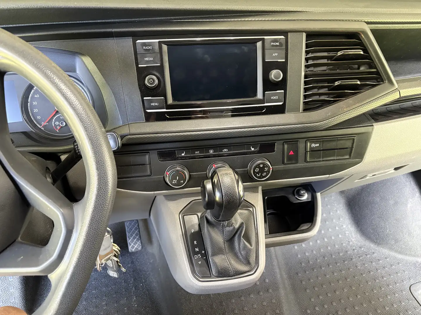 Volkswagen T6.1 Transporter 2.0TDI  4Motion LR Weiß - 2