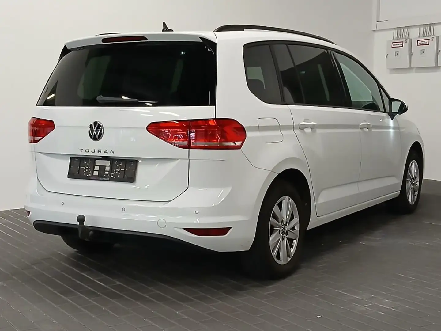 Volkswagen Touran Comfortline ADAPTLED/AHK/PANO/RFK/STNDHZNG Weiß - 2