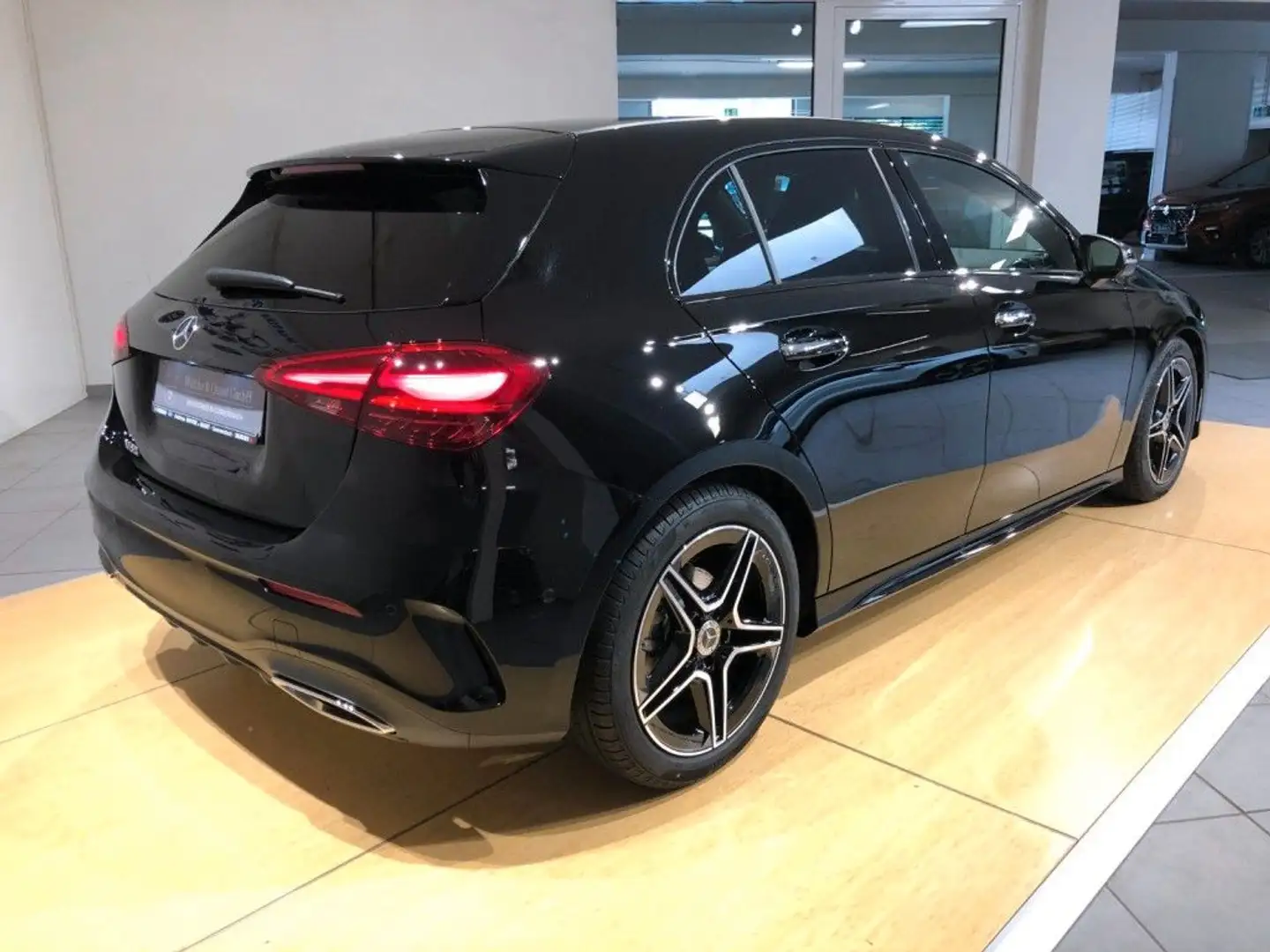 Mercedes-Benz A 180 AMG- Line, Winterräder, Night-Paket Schwarz - 2