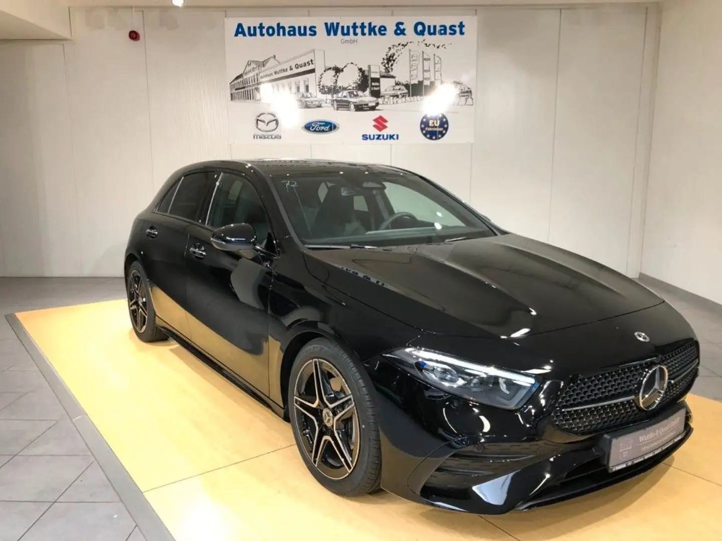 Mercedes-Benz A 180 AMG- Line, Winterräder, Night-Paket Schwarz - 1