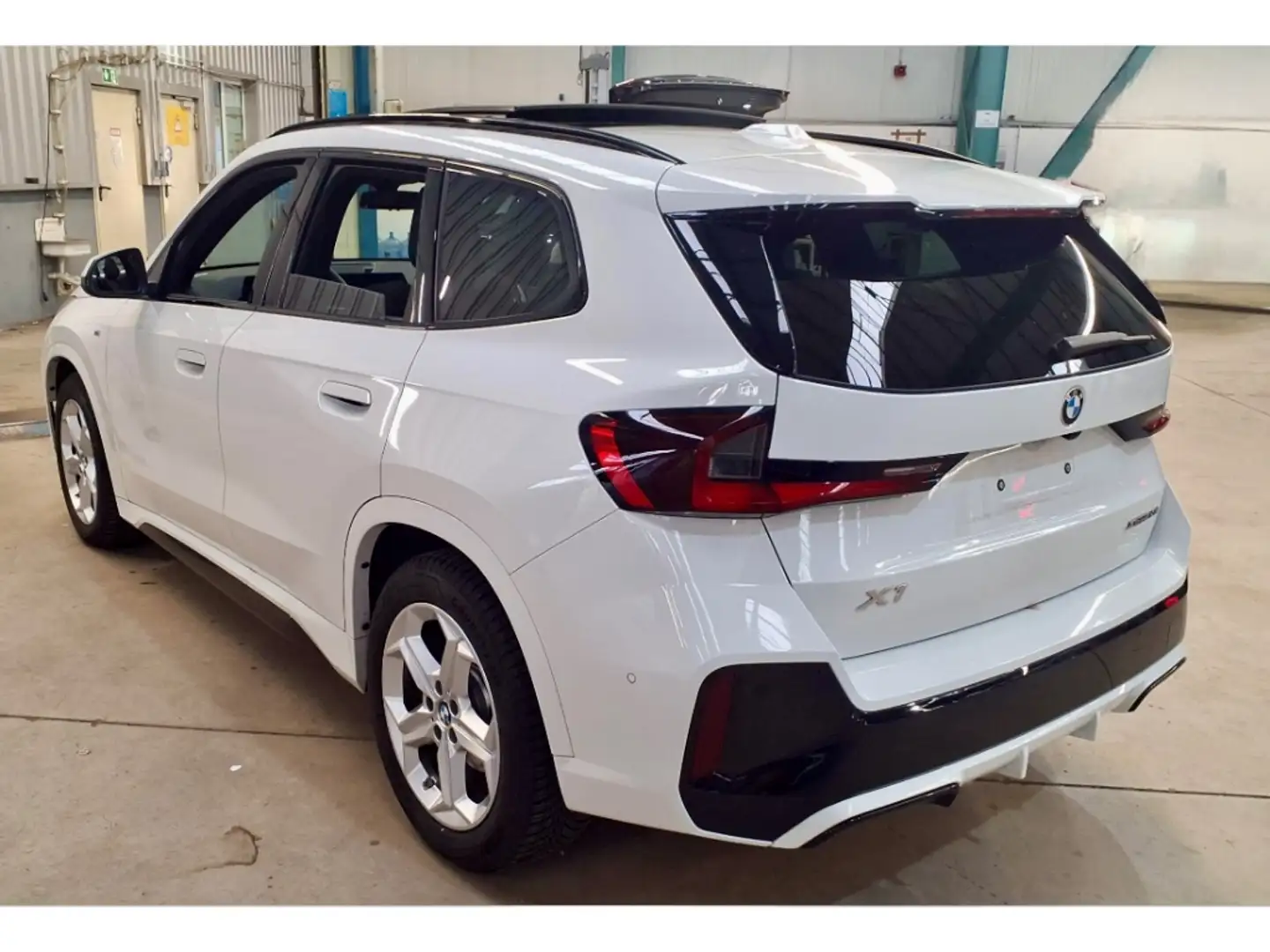 BMW X1 xDrive23i M Sport Pano Aktivsitz Memory H/K Travel Weiß - 2
