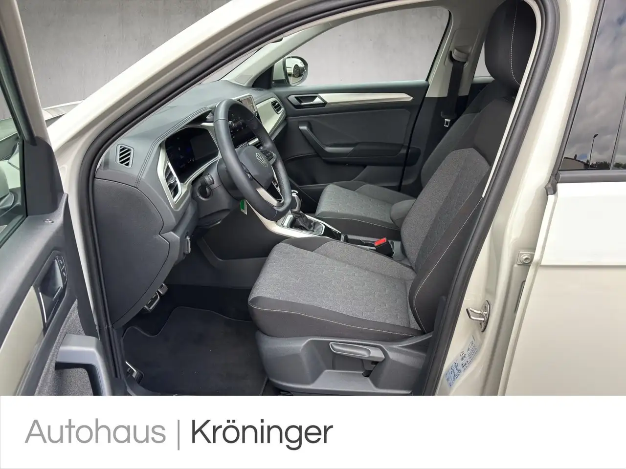 Volkswagen T-Roc MOVE 1.5 TSI DSG LED Navi Rück ACC 8