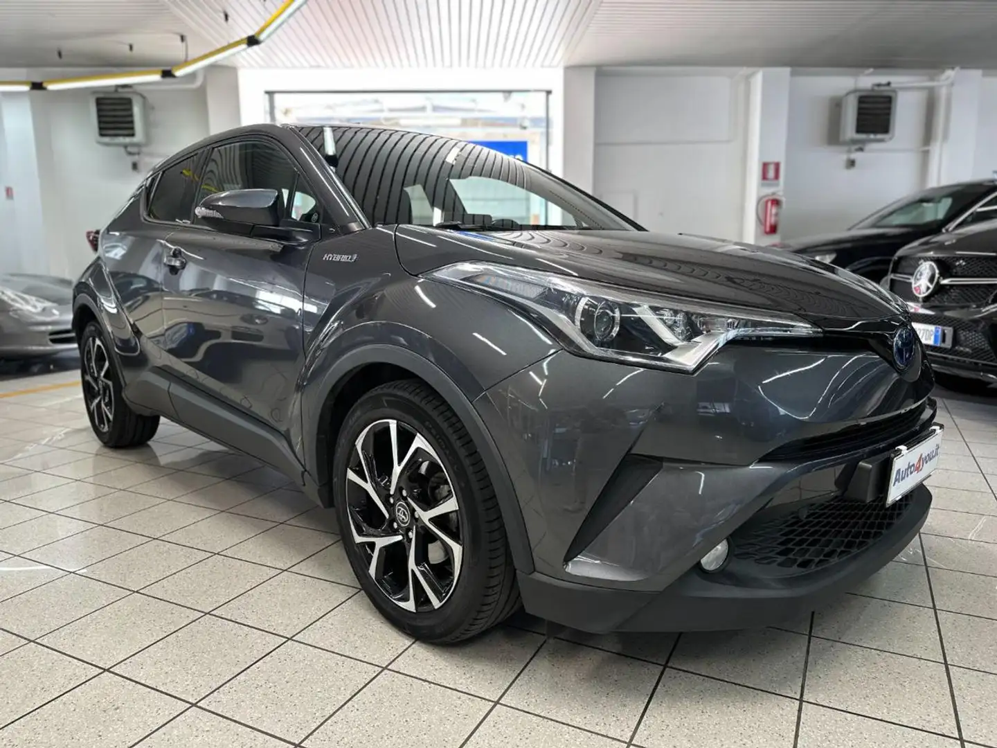 Toyota C-HR 1.8 Hybrid E-CVT Style Grigio - 1