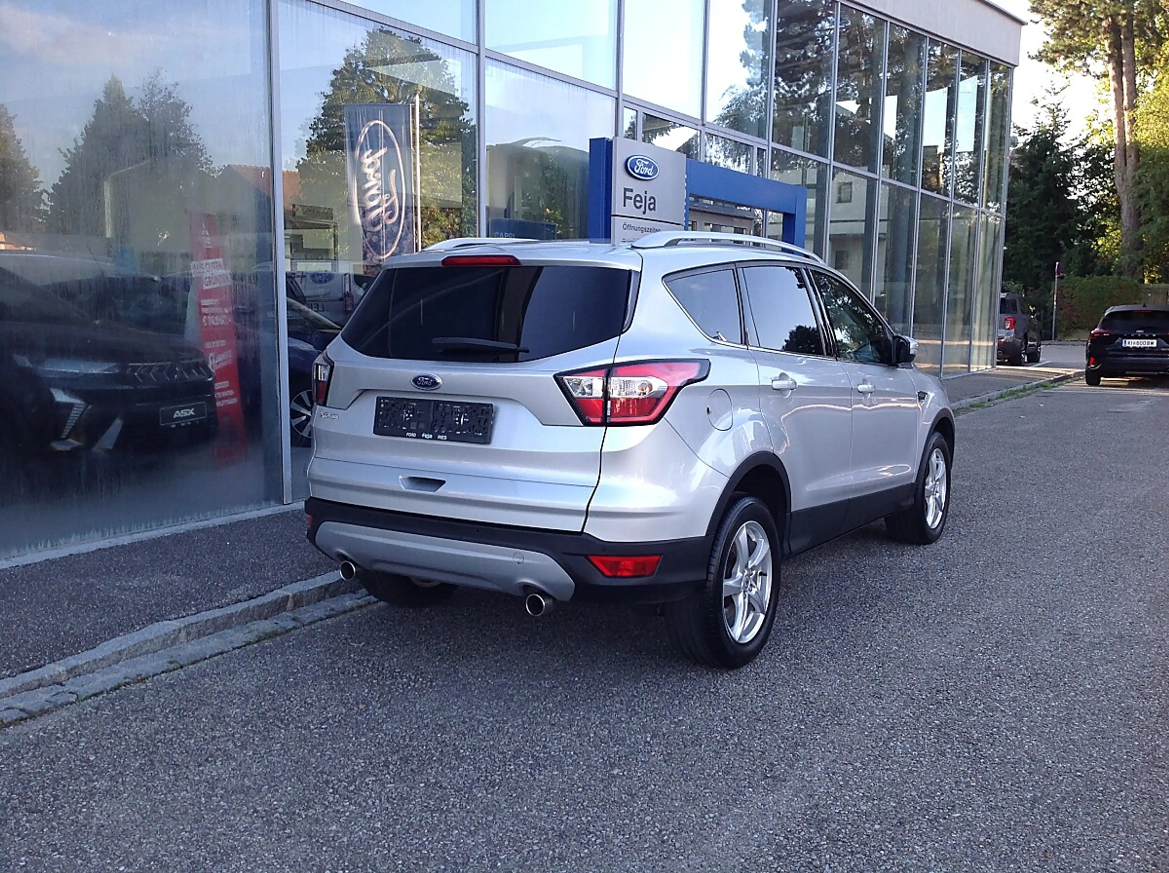 Ford Kuga 1,5 TDCi Trend Start/Stop — photo 12