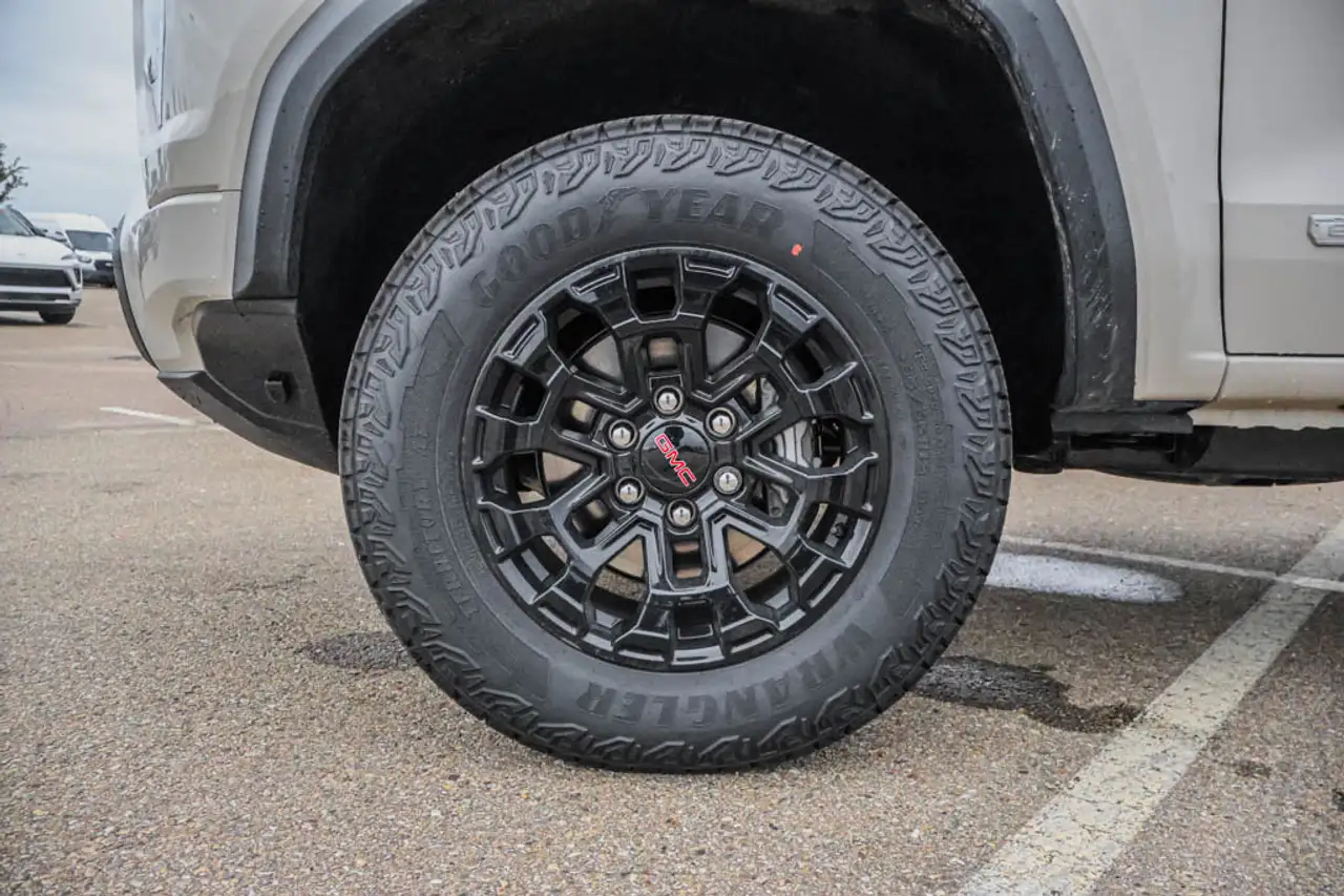 GMC Canyon снимка GMC Canyon