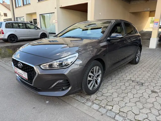 Hyundai i30 Passion 1,4 i*Kamera*SHZ*