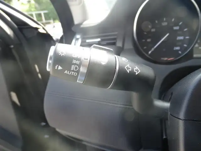 Land Rover Range Rover Evoque view 18