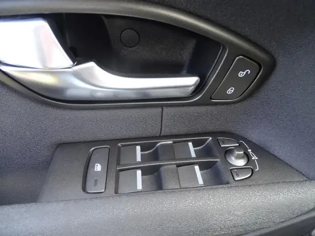 Land Rover Range Rover Evoque view 20