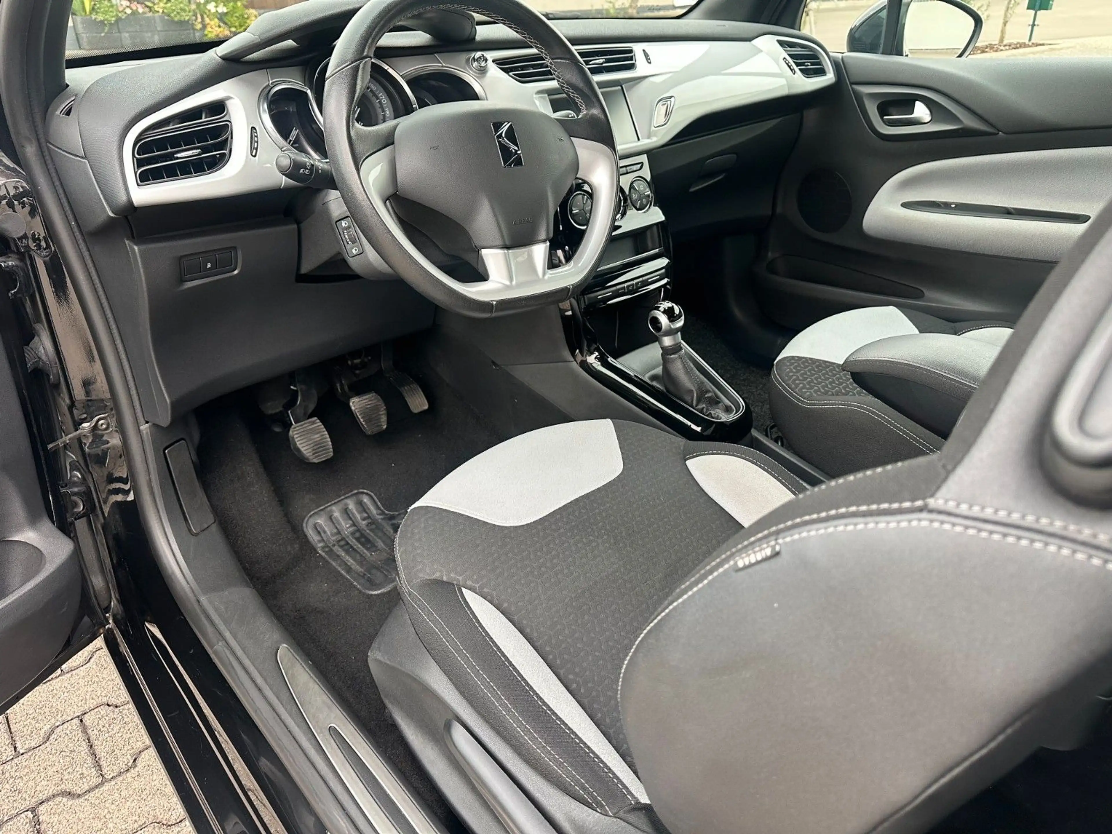 DS Automobiles DS 3 1,2 Ltr-Chic-KLIMA-PDC-8 X BEREIFT — photo 10