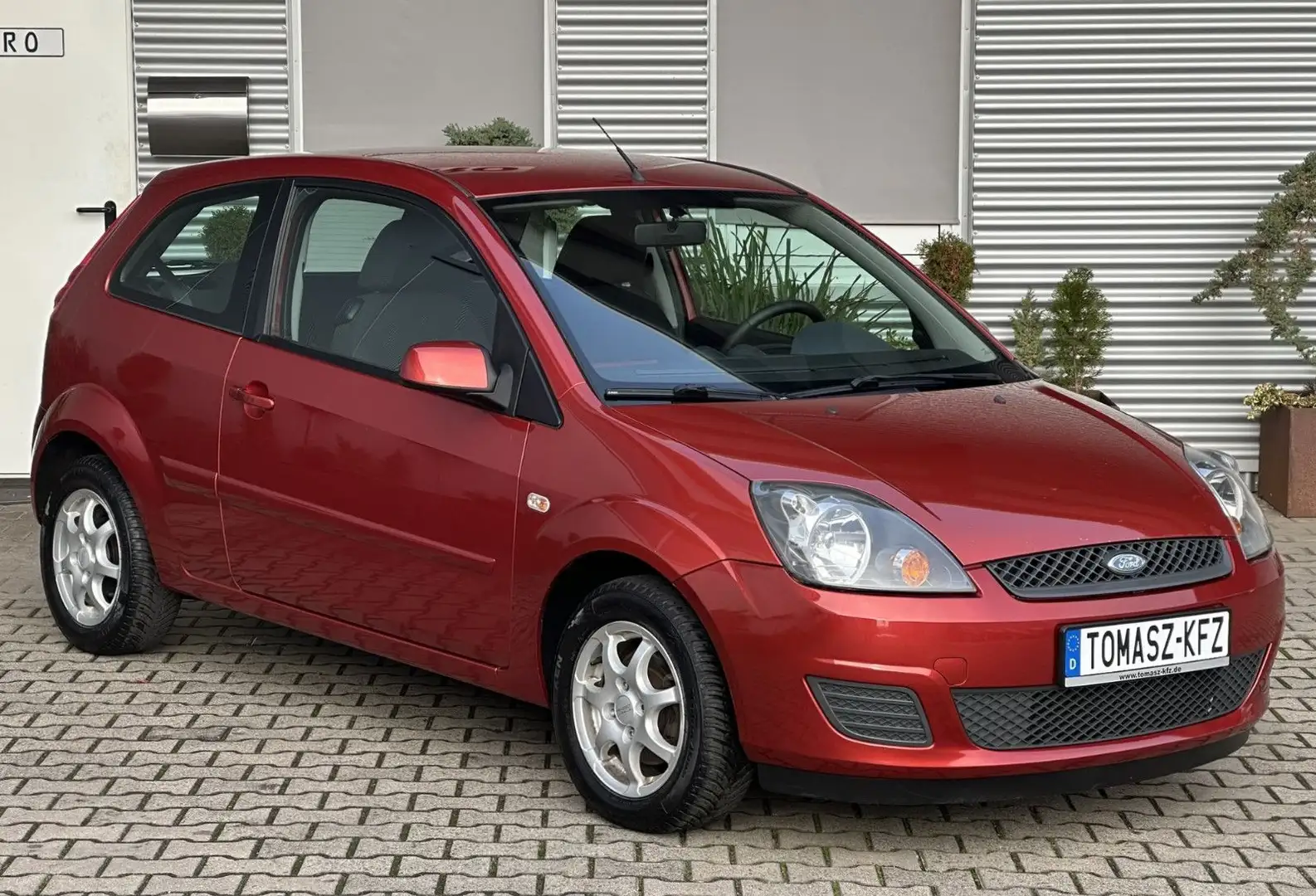 Ford Fiesta 1.3 Futura*Klima*CD*Alufels*TÜV+Insp. NEU Rot - 1