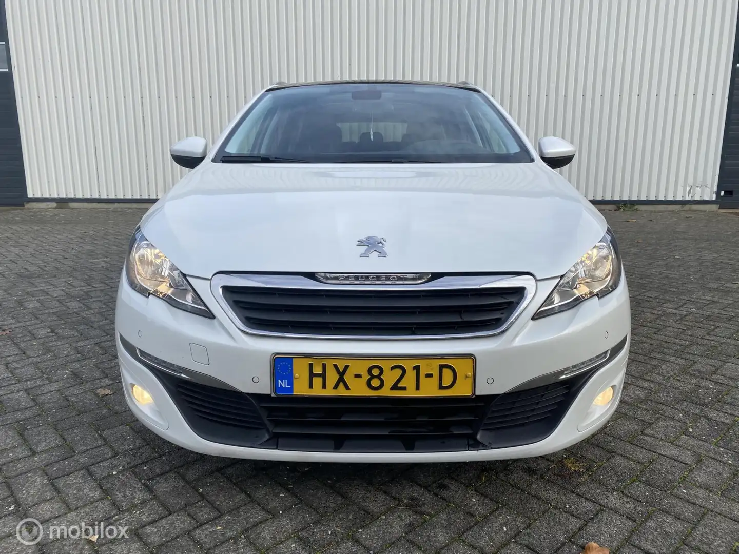 Peugeot 308 SW 1.2 PureTech Blue Lease Executive Wit - 2