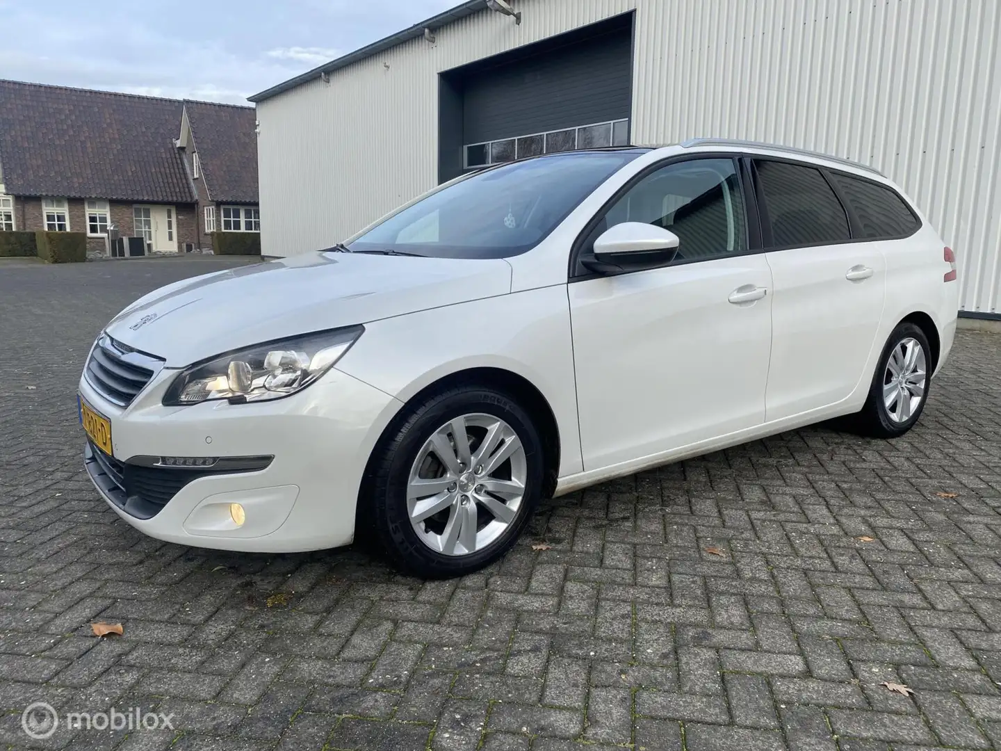 Peugeot 308 SW 1.2 PureTech Blue Lease Executive Wit - 1