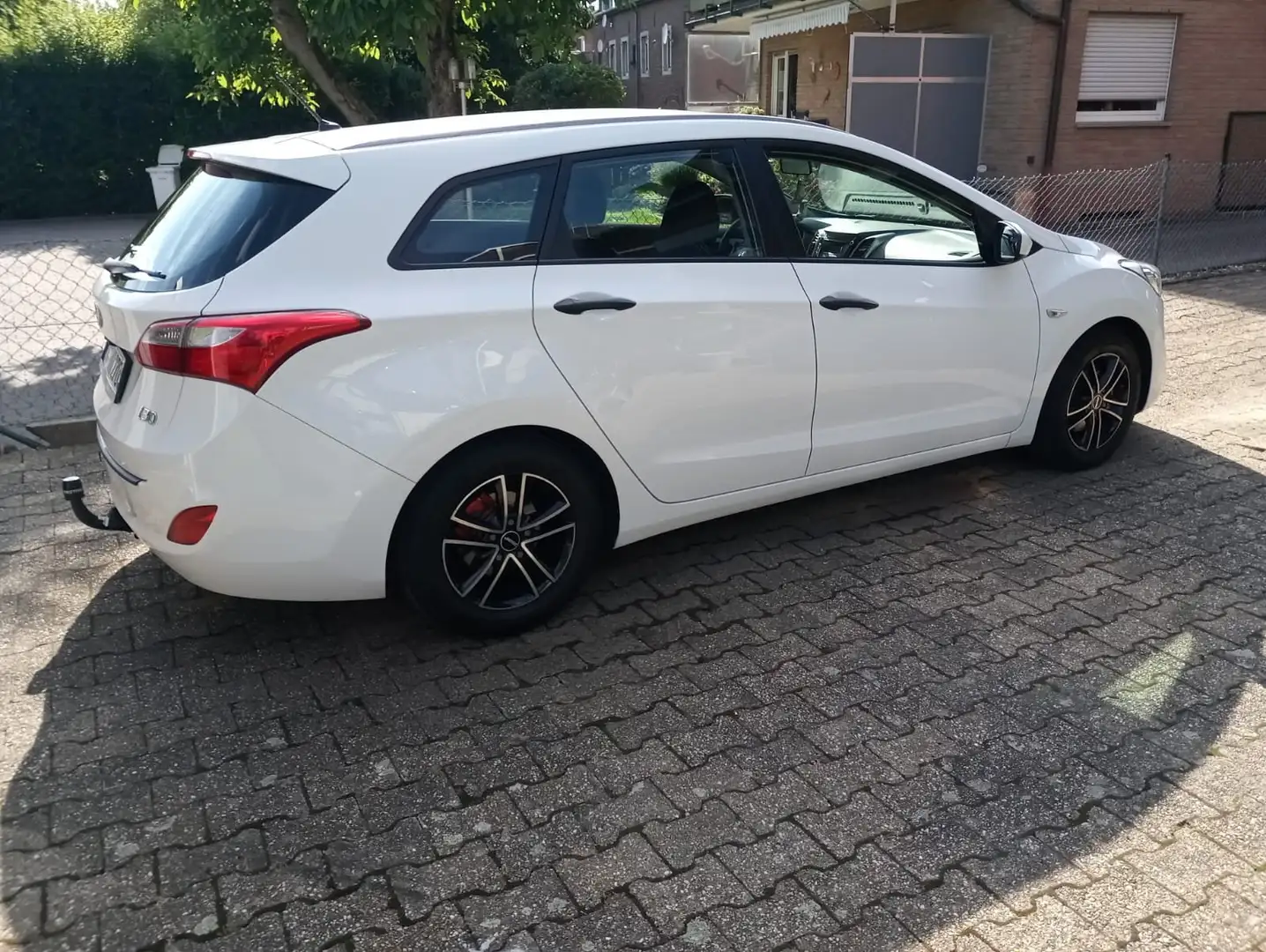 Hyundai i30 i30cw 1.4 Classic Weiß - 2