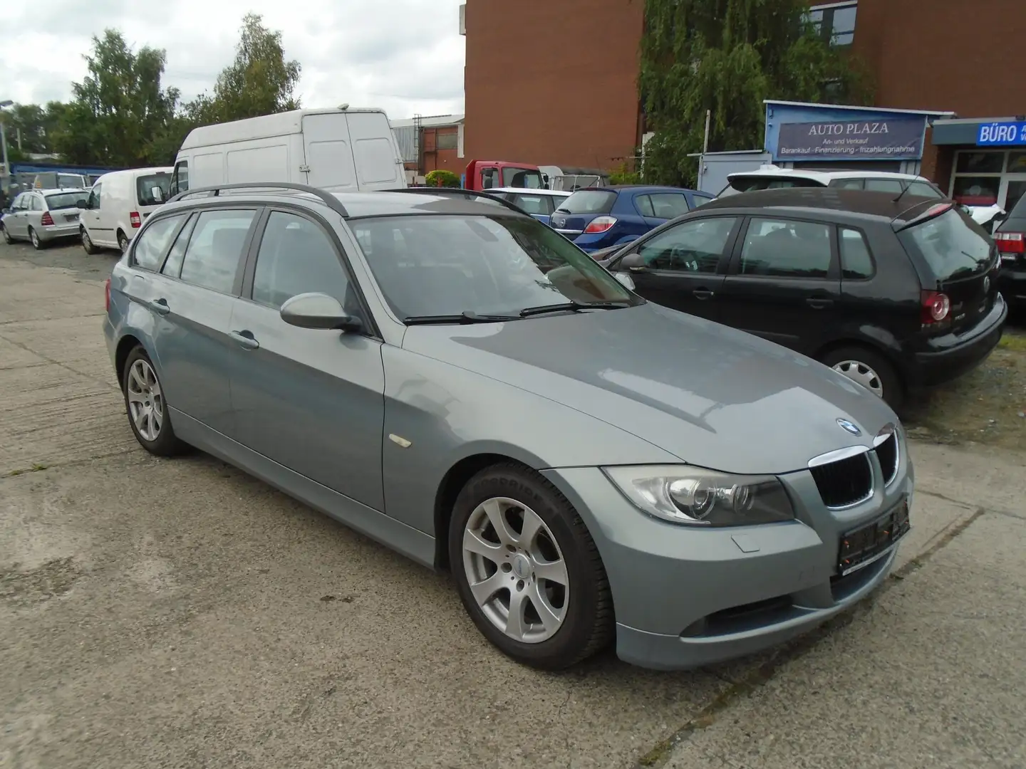 BMW 320 BMW 320 i 137350 km -Neue TÜV Möglich Grau - 2