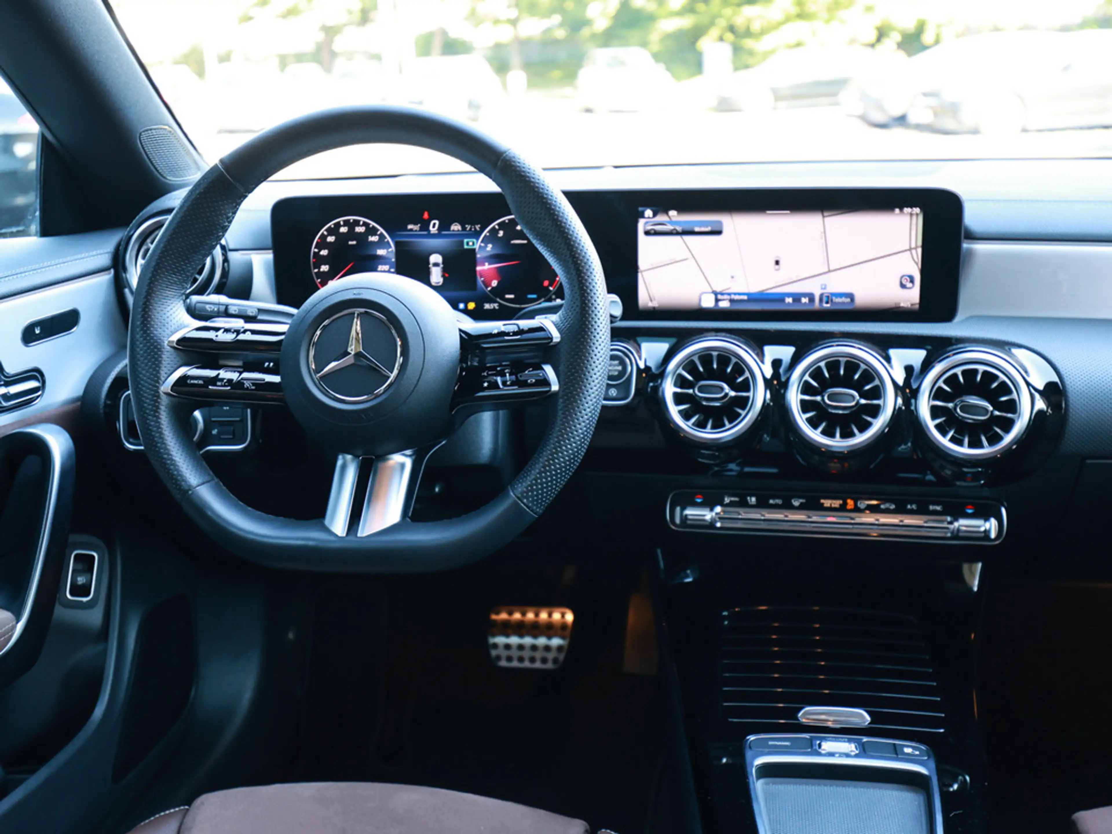 Mercedes-Benz CLA 180 SB AMG Sport Premium+ NIGHT ACC PANO — photo 11