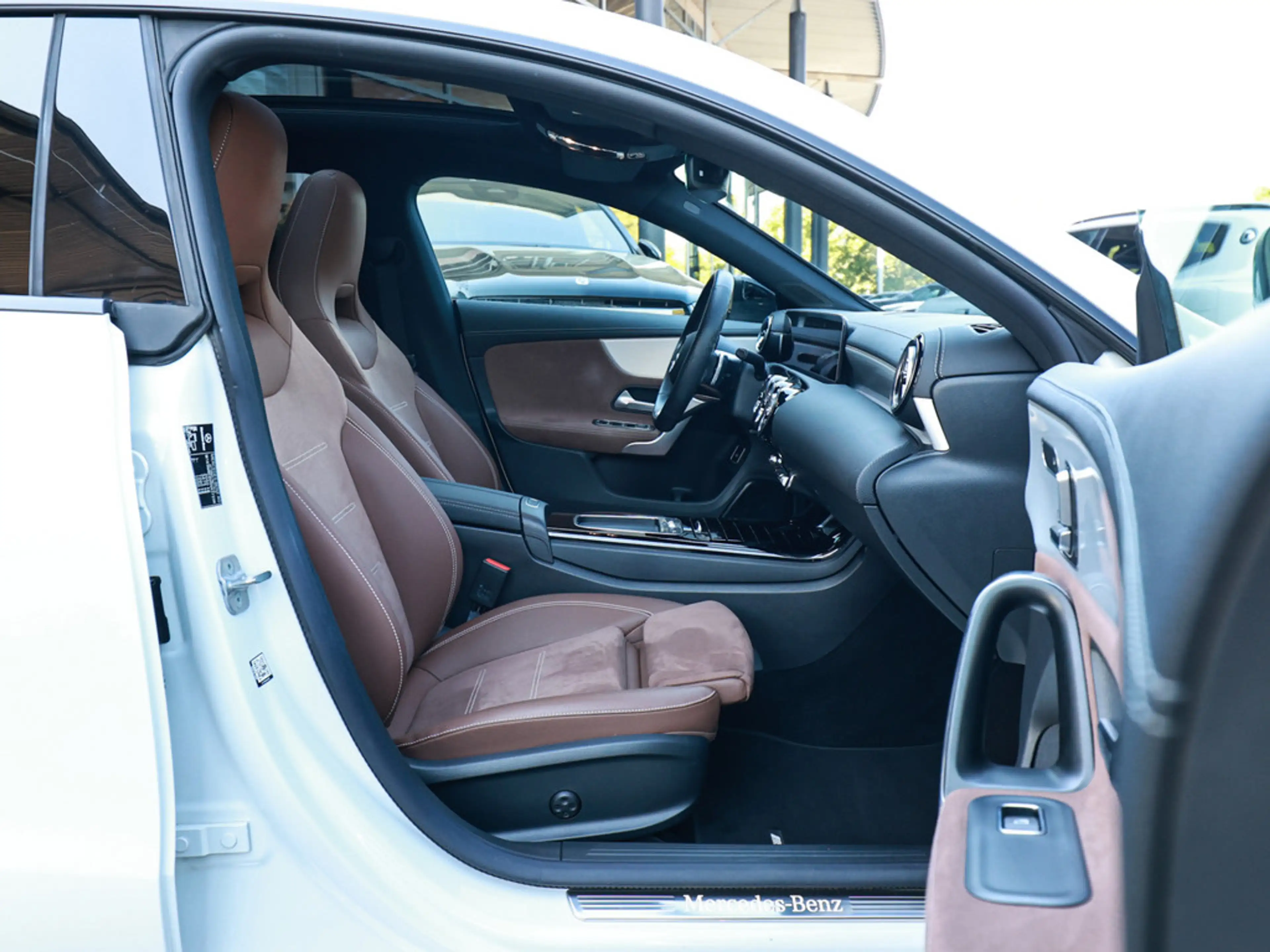 Mercedes-Benz CLA 180 SB AMG Sport Premium+ NIGHT ACC PANO — photo 4