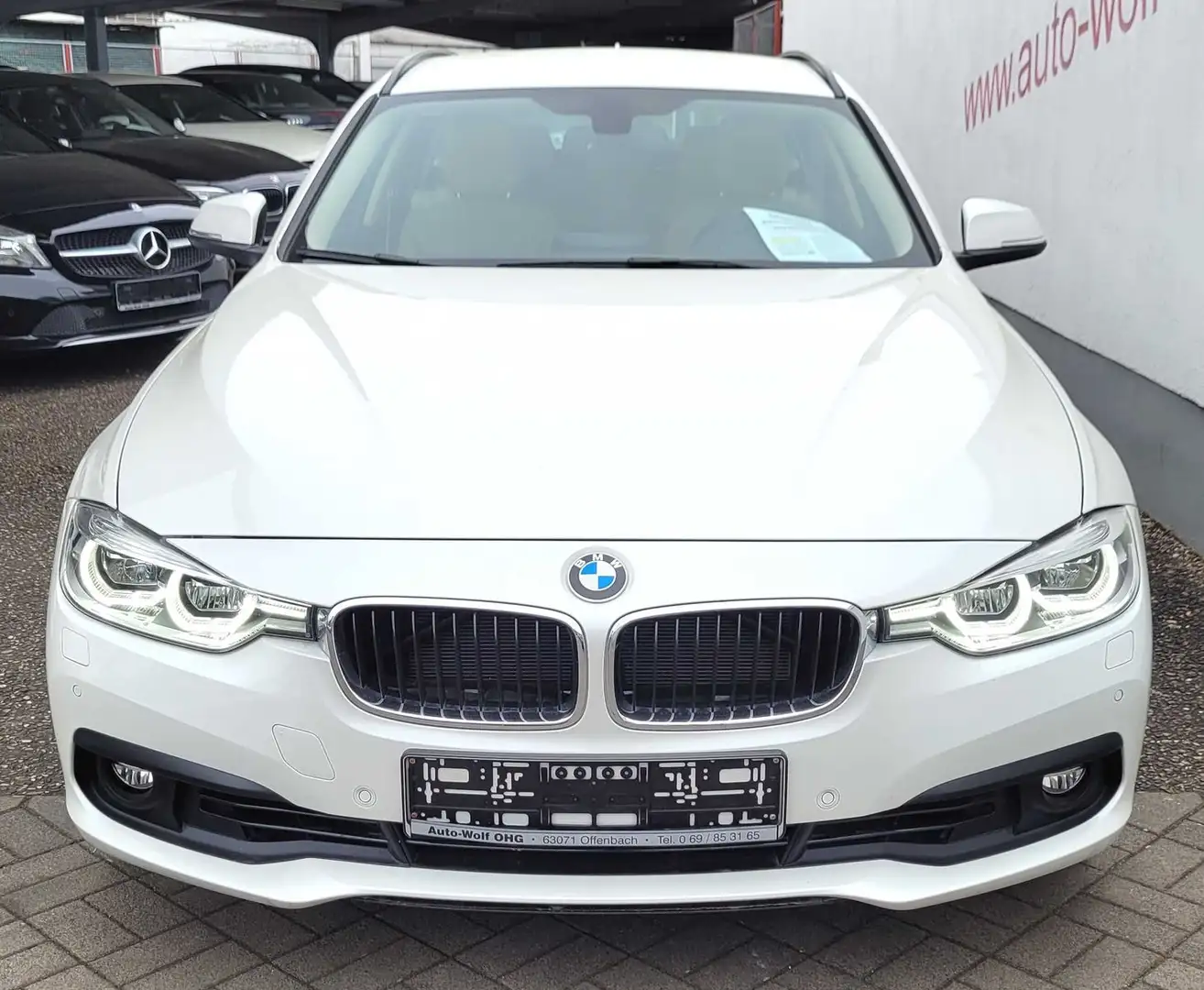 BMW 320 i touring xDrive advantage mit 20.786 km !!! Schwarz - 2