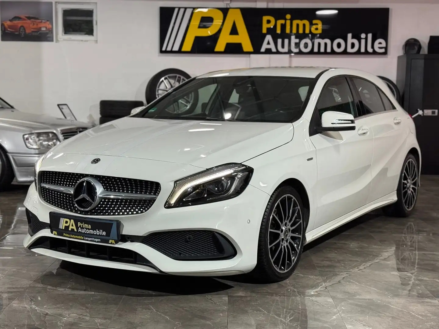 Mercedes-Benz A 180 BlueEfficiency / 2. Hand AMG-Line Edition Weiß - 1
